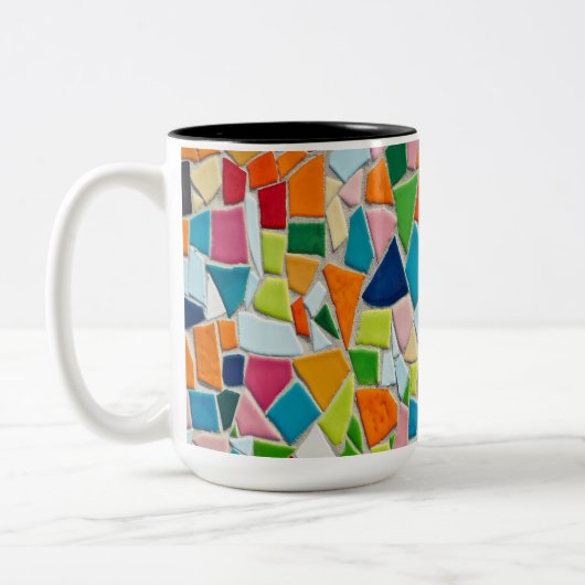 Lebhaftes geometrisches Muster, farbenfroh detaill Zweifarbige Tasse (Links)