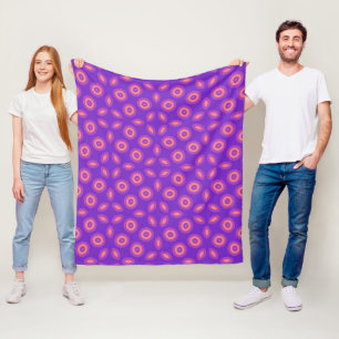 Lebhaftes geometrisches Muster im Lila und koralle Fleecedecke