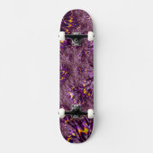 Lebhaftes, Lila Gelbes Groovy Fraktal Art Skateboard (Vorderseite)