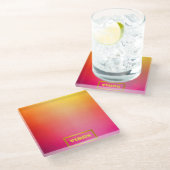 Lebhaftes Personalisiertes Ombre Rosa und Gelb Glasuntersetzer (Schrägansicht)