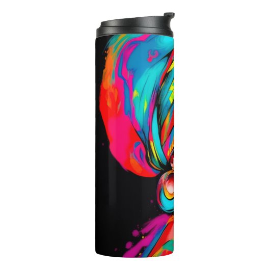 Lebhaftes Portrait mit farbenfroher Kopfbedeckung Thermosbecher (Nach links gedreht)