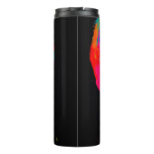 Lebhaftes Portrait mit farbenfroher Kopfbedeckung Thermosbecher (Rückseite)