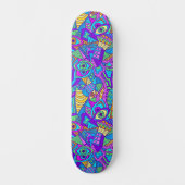 Lebhaftes psychedelisches Muster Skateboard (Vorderseite)