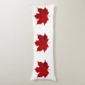 Lebhaftes Red Maple Leaf Seitenschläferkissen (Vorderseite Vertikal)