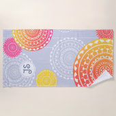 Lebhaftes rosa Gelbes Random Mandala Monogram Strandtuch (Vorderseite)