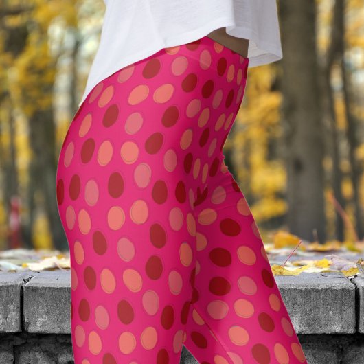 Lebhaftes Rot und Ruby Red Polka Dot Pattern Leggings