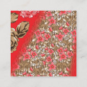 Lebhaftes rotes Gewebe, mit viel Blumen und Begleitkarte (Rückseite)