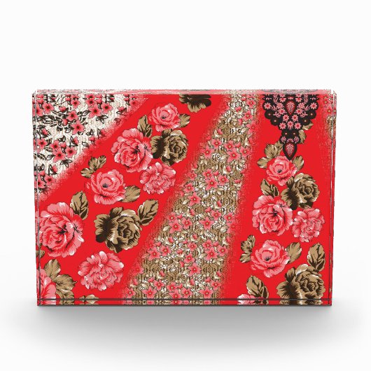 Lebhaftes rotes Gewebe, mit viel Blumen und Fotoblock (Vorderseite)