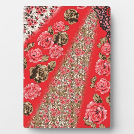Lebhaftes rotes Gewebe, mit viel Blumen und Fotoplatte (Vorderseite)