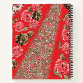 Lebhaftes rotes Gewebe, mit viel Blumen und Notizblock (Rückseite)