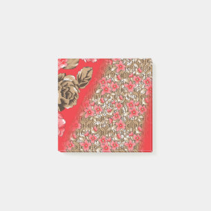 Lebhaftes rotes Gewebe, mit viel Blumen und Post-it Klebezettel