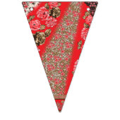 Lebhaftes rotes Gewebe, mit viel Blumen und Wimpelkette (Zweite Fahne)