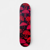 Lebhaftes rotes Mushroom-Muster Skateboard (Vorne)