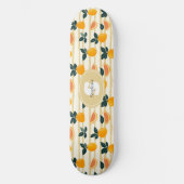 Lebhaftes Zitrusfrüchtemuster mit grünen Blätter ( Skateboard (Vorderseite)