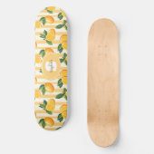 Lebhaftes Zitrusfrüchtemuster mit grünen Blätter ( Skateboard (Vorderseite)