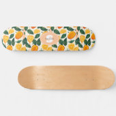 Lebhaftes Zitrusfrüchtemuster mit grünen Blätter Skateboard (Horizontal)