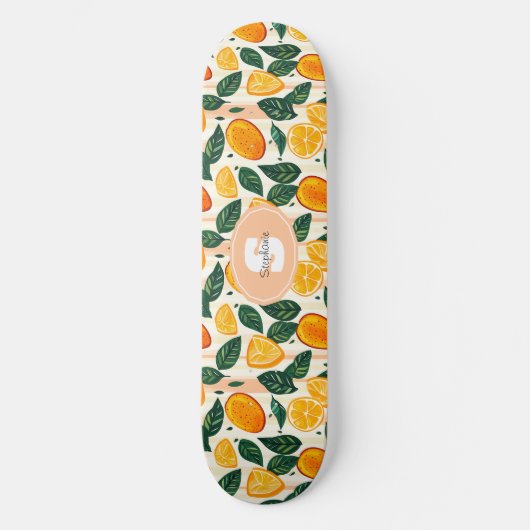 Lebhaftes Zitrusfrüchtemuster mit grünen Blätter Skateboard (Vorderseite)