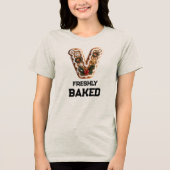 Lebkuchen-Weihnachtsinitial Buchstabe V Tri-Blend Shirt (Vorderseite)