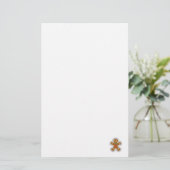 Lebkuchenmann, der den Engel im Schnee bildet Briefpapier (Stehend Vorderseite)