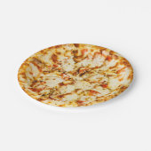 Leckere Käsepizza  Pappteller (Schrägansicht)