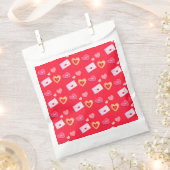 Leckereien und Liebe am Roten und Roten Valentinst Geschenktütchen (Ausgeschnitten)