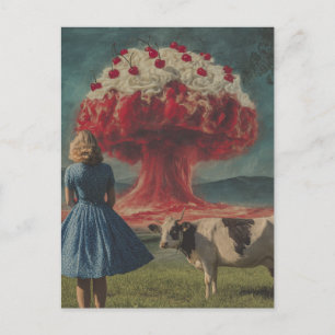 Leckeres Kirsch-Surreal-Dessert auf der Weide Postkarte