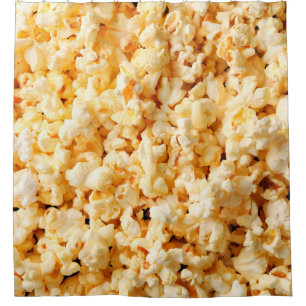 Leckeres Popcorn auf dem ganzen Hintergrund. Essen Duschvorhang