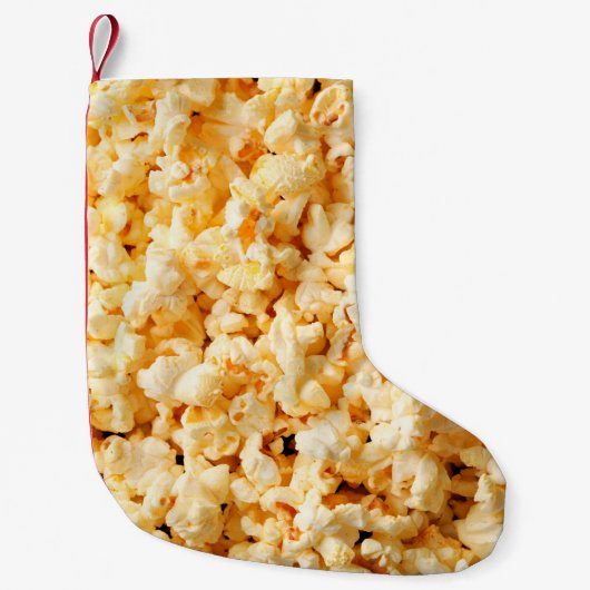 Leckeres Popcorn auf dem ganzen Hintergrund. Essen Kleiner Weihnachtsstrumpf (Vorderseite)