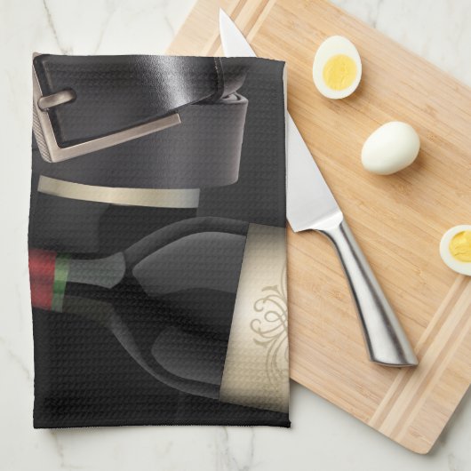 Ledergürtel & Weinflasche 2025 Kalender Geschirrtuch (Viertel Falte)