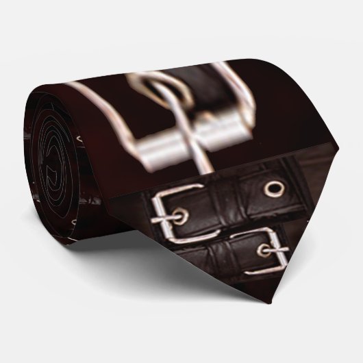 Lederjacke Krawatte (Gerollt)