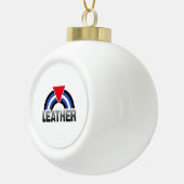 Lederner queer Stolz Keramik Kugel-Ornament (Rechts)