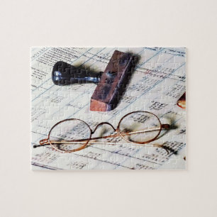 Ledger mit Brille und Gummi-Briefmarke Puzzle