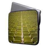 Leer gelber Stuhlplatz Laptopschutzhülle (Vorderseite Links)