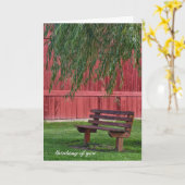 leere Bank unter Weidebaum Karte (Gelbe Blume)