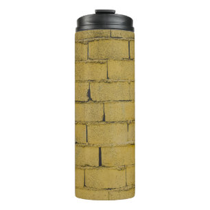 Leere Betonmauer Thermosbecher