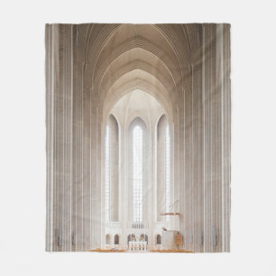 LEERE KATHEDRALE INNERHALB FLEECEDECKE
