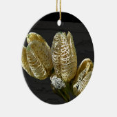 Leere Lily Seed Pods Koordinaten von Elementen Keramik Ornament (Rechts)