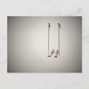 Leere Skis und Polen Postkarte