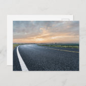 Leere Tarmastrasse gegen Sunset Sky Postkarte (Vorne/Hinten)