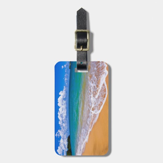 Leerer Strand und blaues Wasser Gepäckanhänger (Vorderseite vertikal)