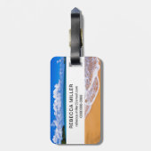 Leerer Strand und blaues Wasser Gepäckanhänger (Rückseite vertikal)