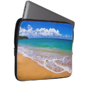 Leerer Strand und blaues Wasser Laptopschutzhülle (Vorne Rechts)