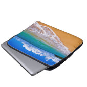 Leerer Strand und blaues Wasser Laptopschutzhülle (Vorne Knopf)