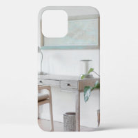 LEERTER SCHREIBTISCH IN DER NÄHE