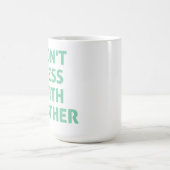 Leg dich nicht mit Mutter an! Kaffeetasse (Mittel)