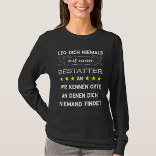 Leg Dich Niemals mit Einem Bestatter an Graveyard T-Shirt