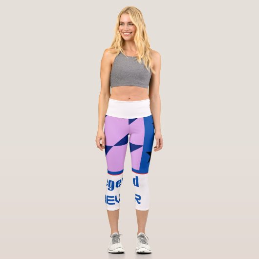 Legend Never Die Bold design  Capri Leggings (Vorderseite)