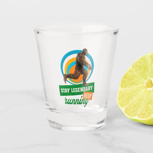 Legendär bleibe, Behaltend Funny Bigfoot Schnapsglas (Vorderseite)