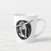 Legendärer Skater beim Skateboarden im Mittelluftb Milchtasse (Rechts)