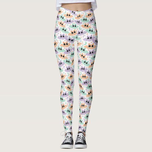 Leggings der pastellfarbenen Halloween-Fledermäuse (Vorderseite)